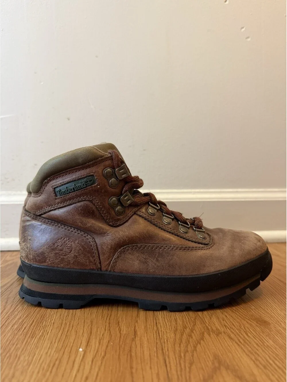 Timberland Brown Leather Hiking Trail Boots Womens Size 7.5 M (DAMAGED LACE)